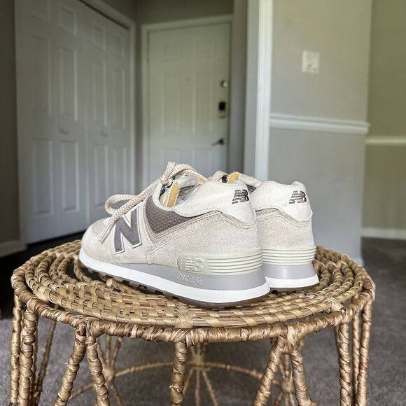 NEW BALANCE 574 WL574EVW Lightweight Lifestyle Sneaker - Tan/White - Size 9 - Picture 4 of 13